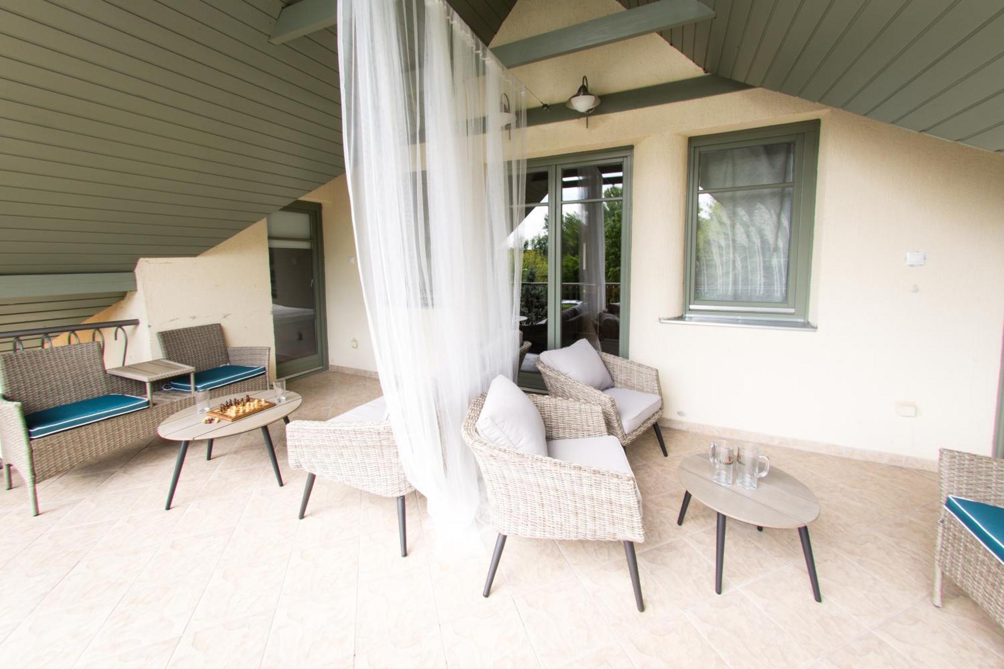 Villa Oliva Boutique Rooms Zamárdi Exterior foto