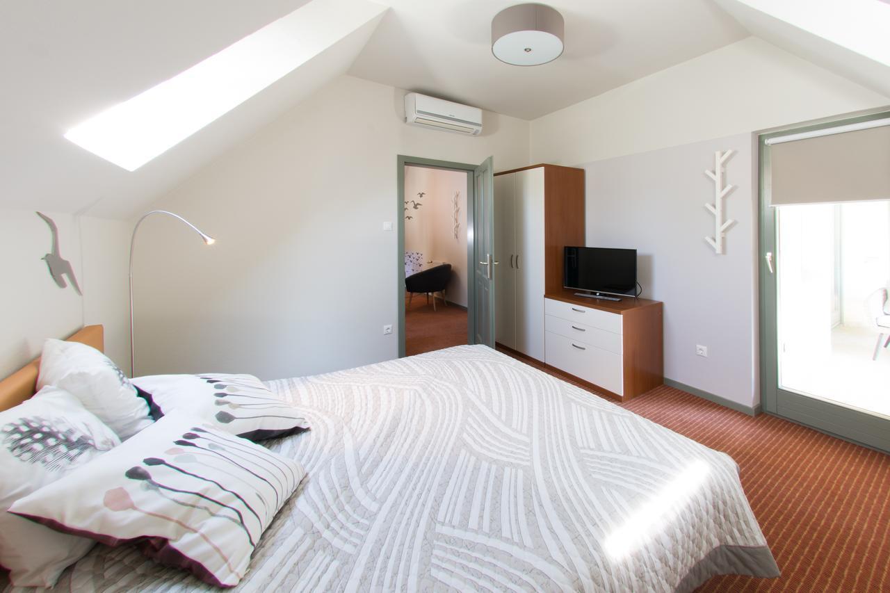 Villa Oliva Boutique Rooms Zamárdi Exterior foto