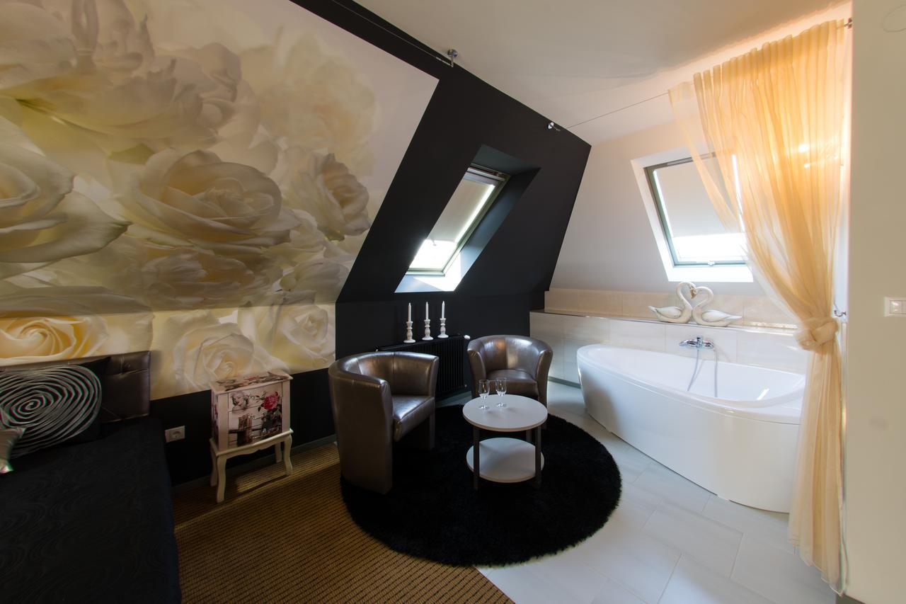 Villa Oliva Boutique Rooms Zamárdi Exterior foto