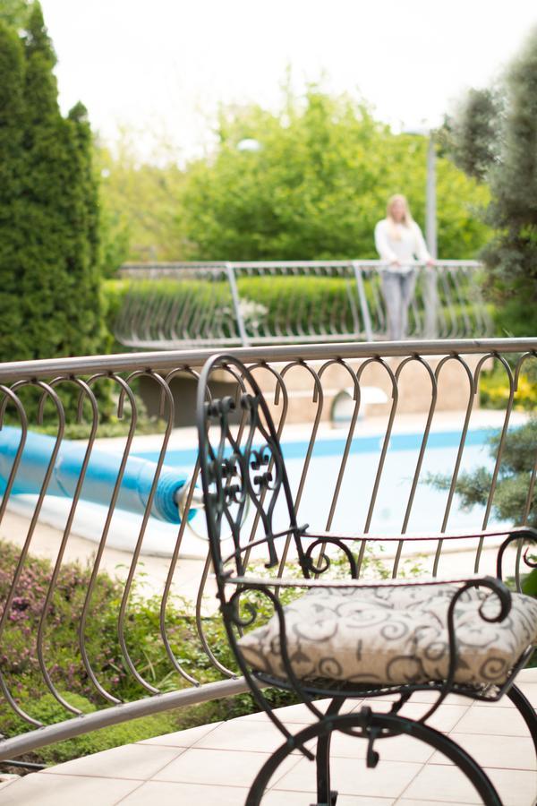 Villa Oliva Boutique Rooms Zamárdi Exterior foto