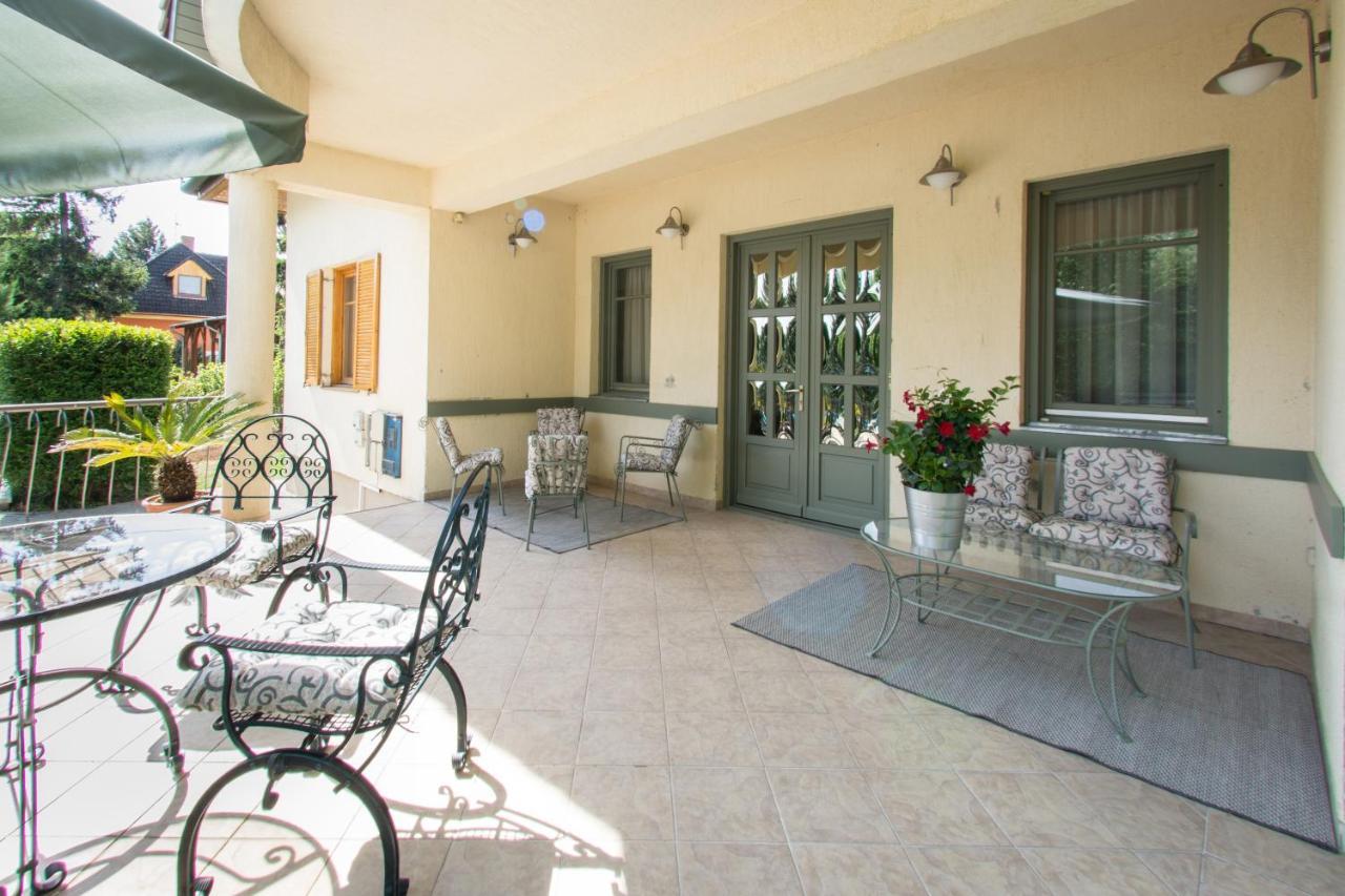 Villa Oliva Boutique Rooms Zamárdi Exterior foto